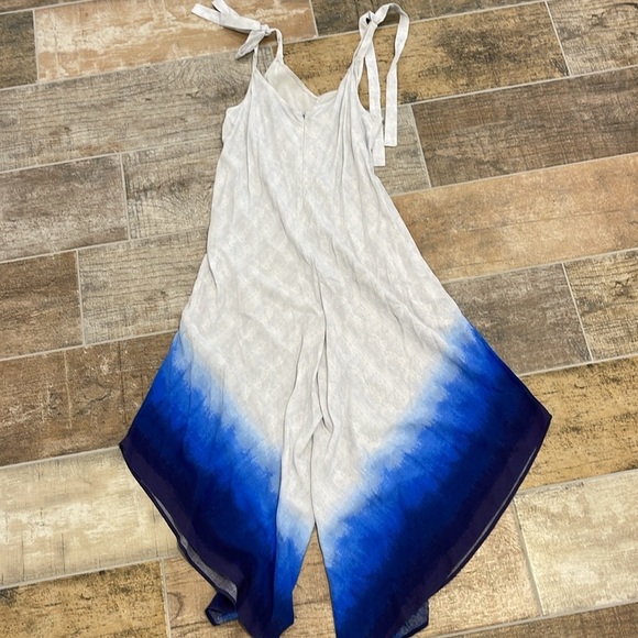 Sam and Jess Blue Gray Romper Flowy Leg Size Medium M Rayon - Picture 8 of 11